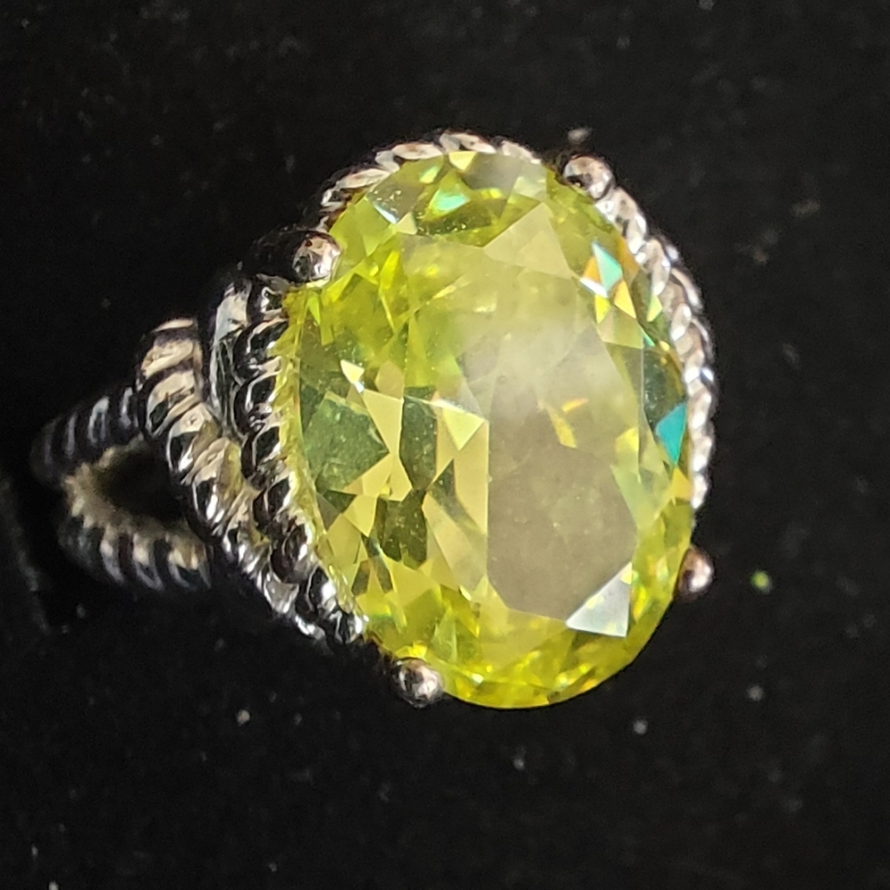 Vintage Avon NVC Silver Tone Peridot Green CZ Oval Cocktail Ring Size 7